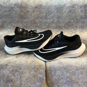 Nike Zoom Fly 5 Black White Size 13 Euc
